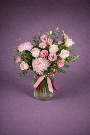 Elegant Floral Arrangement in Soft Hues –