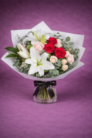 Elegant Floral Arrangement Signature –